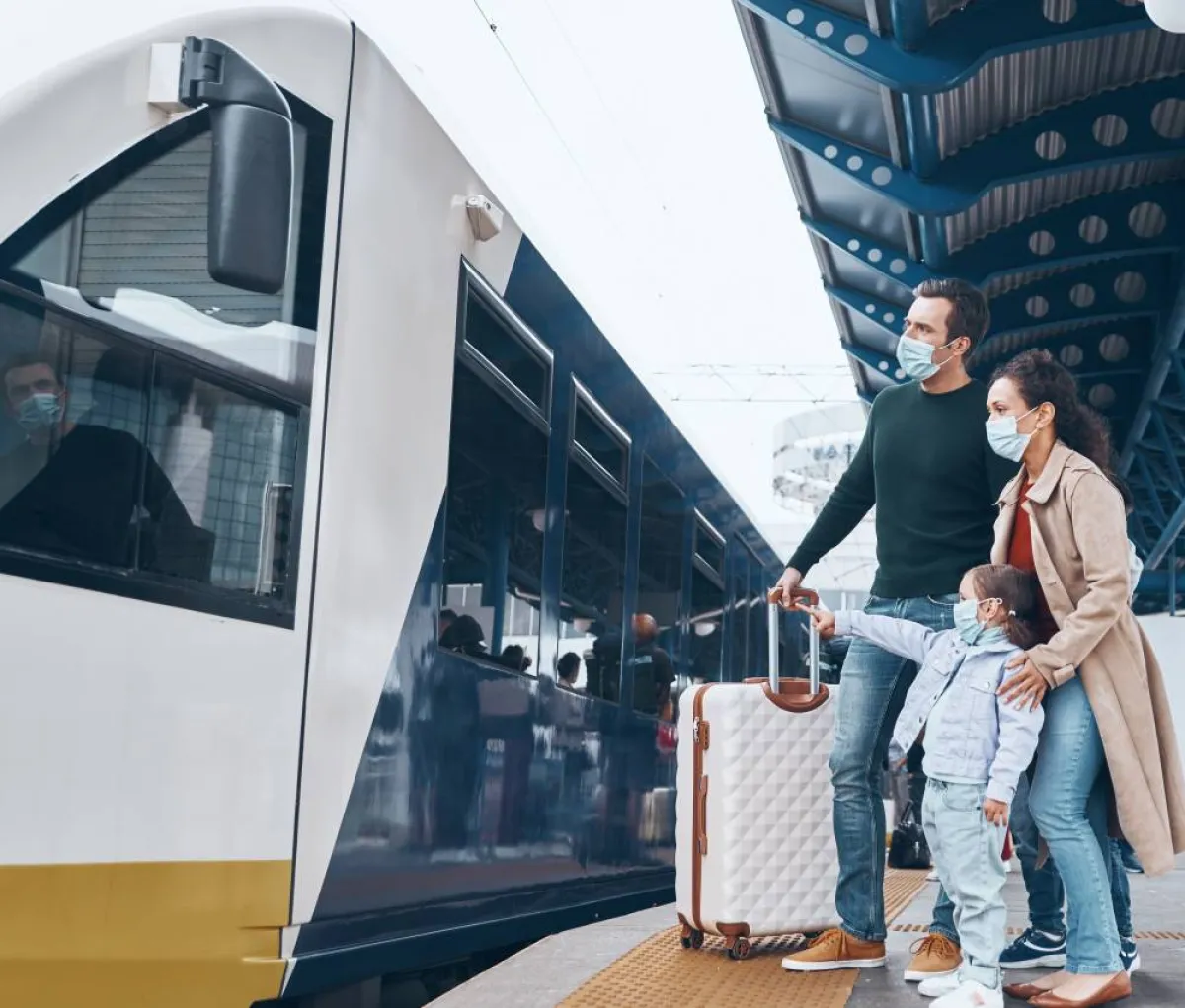 تعدّ الوجبات الخفيفة طوال الرحلة من الأمور الضرورية التي يجب الحرص على توافرها أثناء التواجد خارج مكان الإقامة