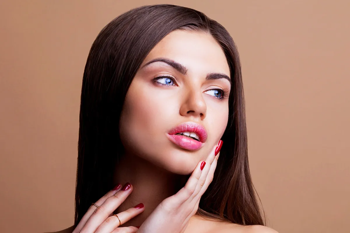 كيفية تفتيح الشفة العلوية الداكنة