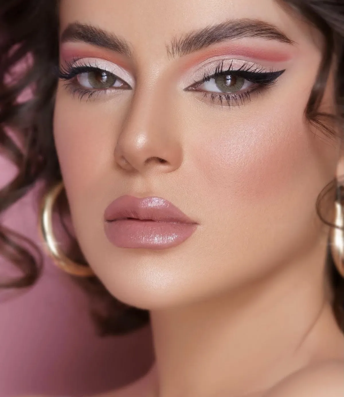 دمج درجات اللون الزهري بأسلوب نورة بو عوض -الصورة من حسابها على الانستغرام