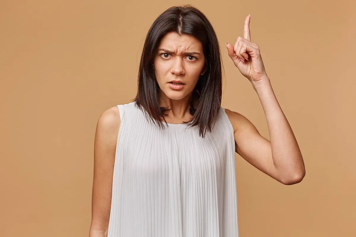 طرق للتحكم في مشاكل الغضب في علاقتكما