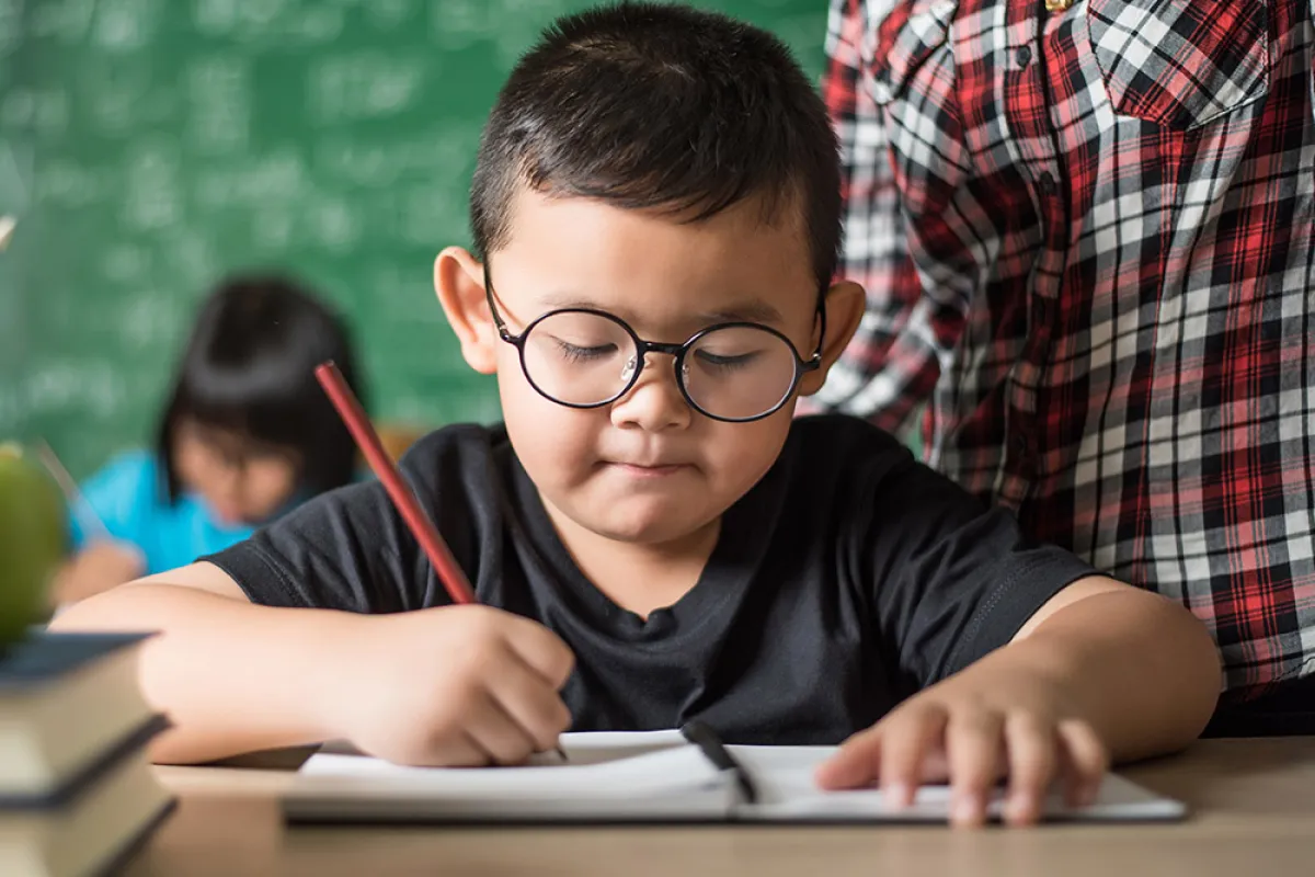 بخطوات بسيطة علمي طفلك مهارة الكتابة