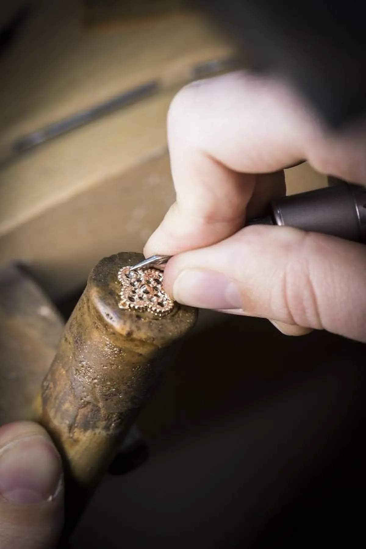 صقل محيط الكريات الذهبية