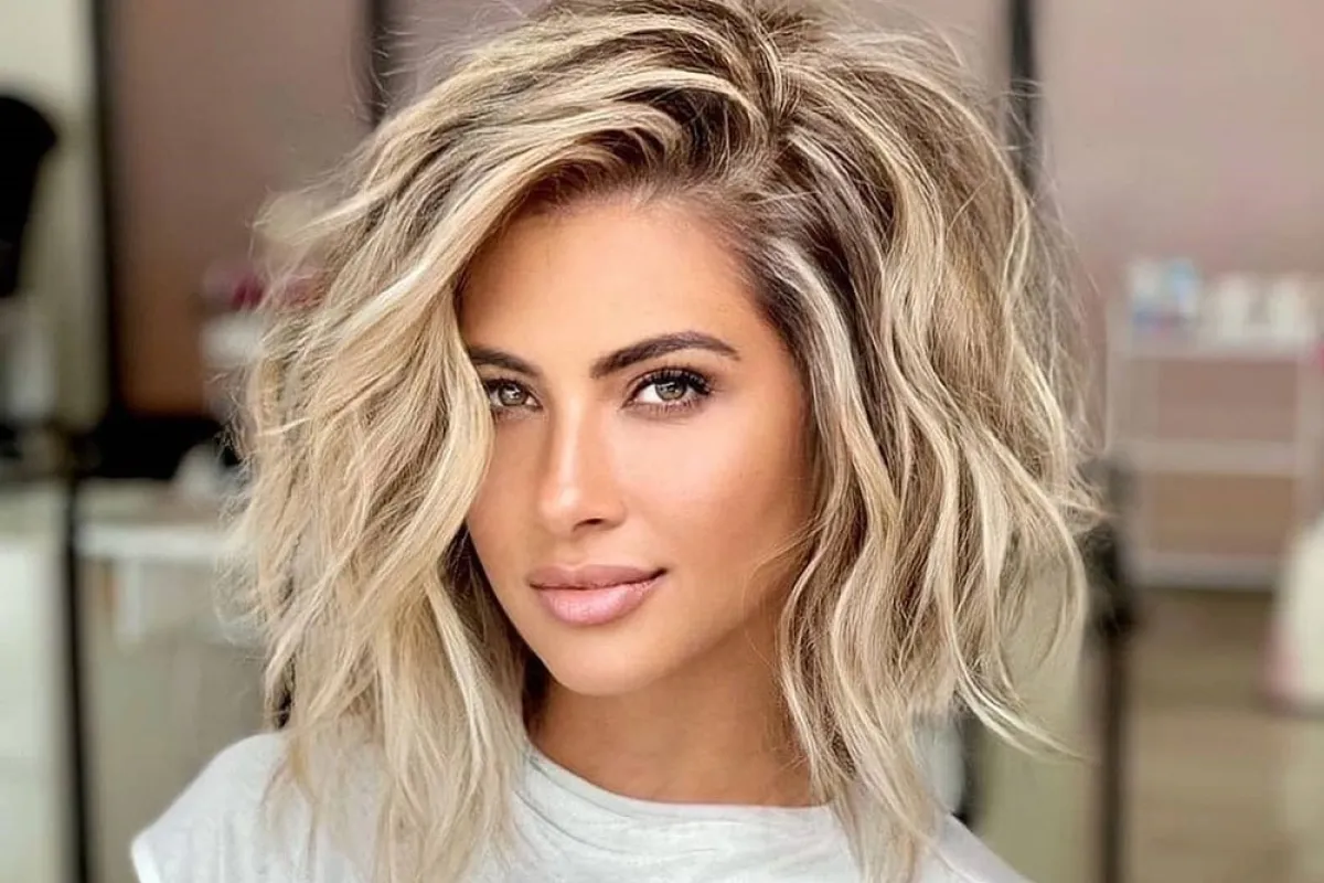 قصات شعر للوجه المثلث المقلوب