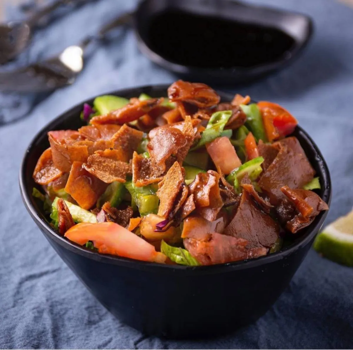 أطباق متنوعة من السلطات