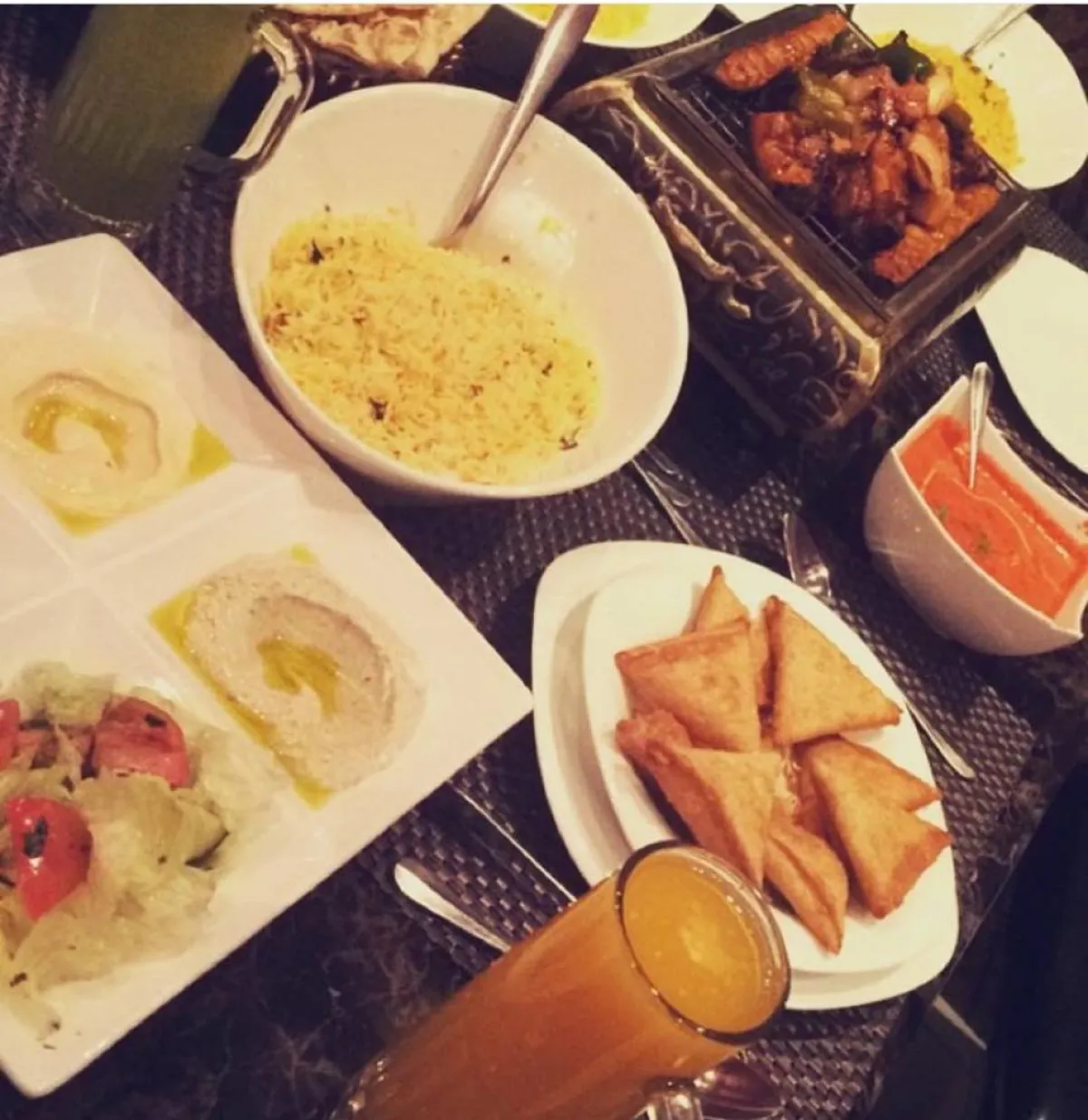 وجبات من غربية وشعبية تقدم في مطاعم أبها