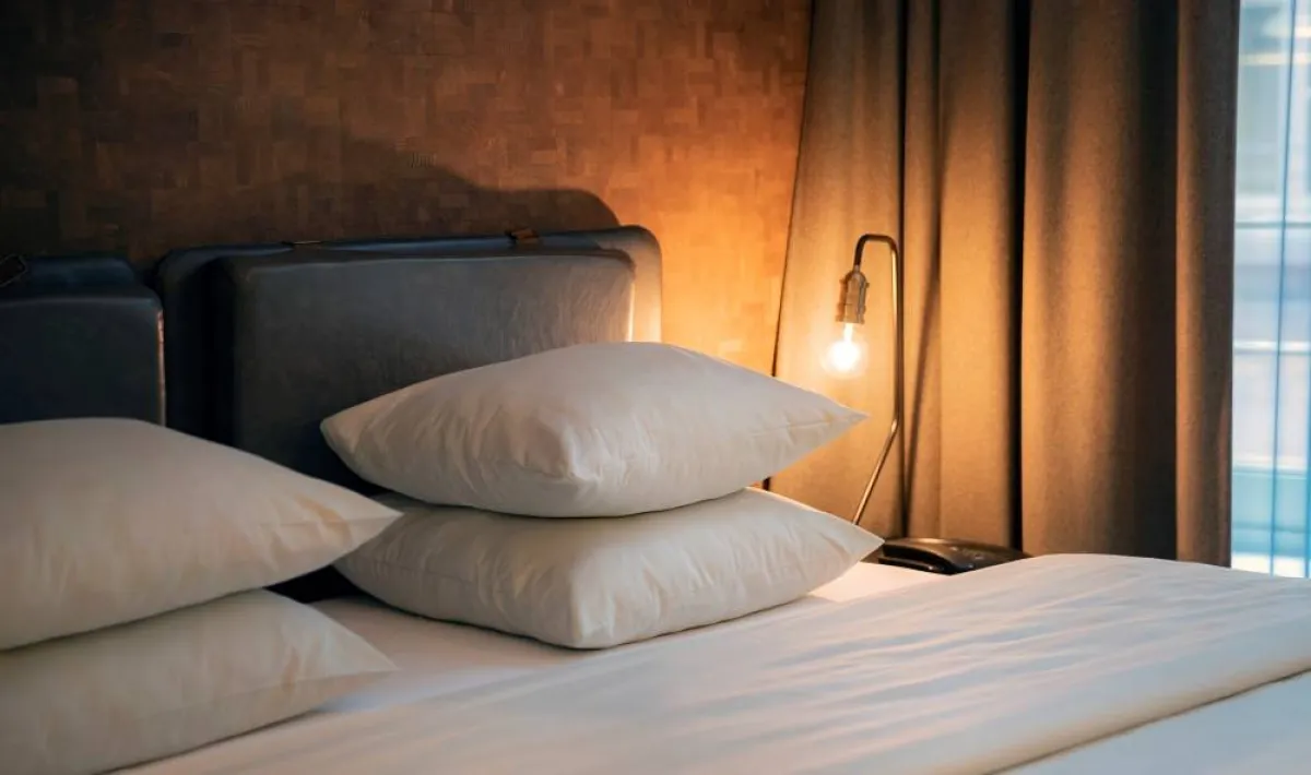 الضوء الأسود يكشف نظافة المكان