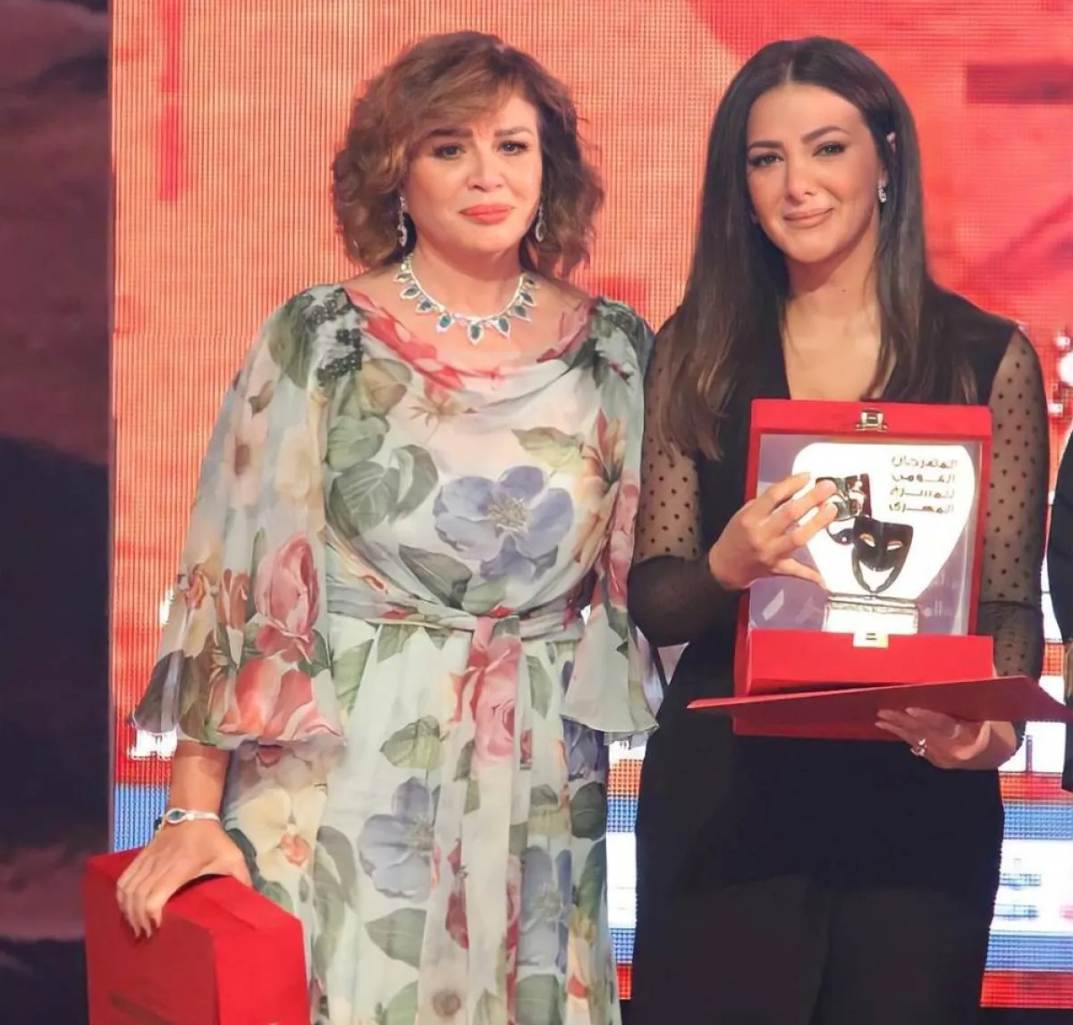 إلهام شاهين ودنيا سمير غانم من حفل المهرجان القومي للمسرح - الصورة من حساب إلهام شاهين على إنستقرام