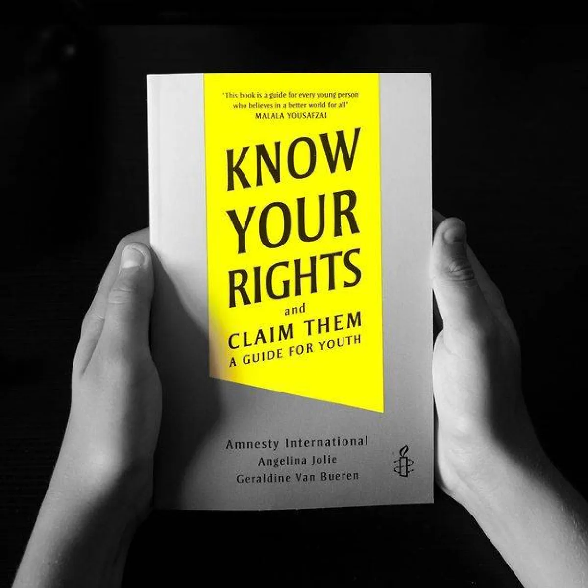 غلاف الكتاب- الصورة من حساب أنجلينا جولي على إنستغرام