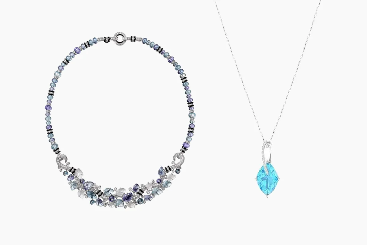 قلائد مرصعة بالزمرد الأزرق