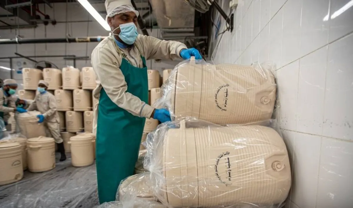 طرق غسل وتعقيم حافظات ماء زمزم 