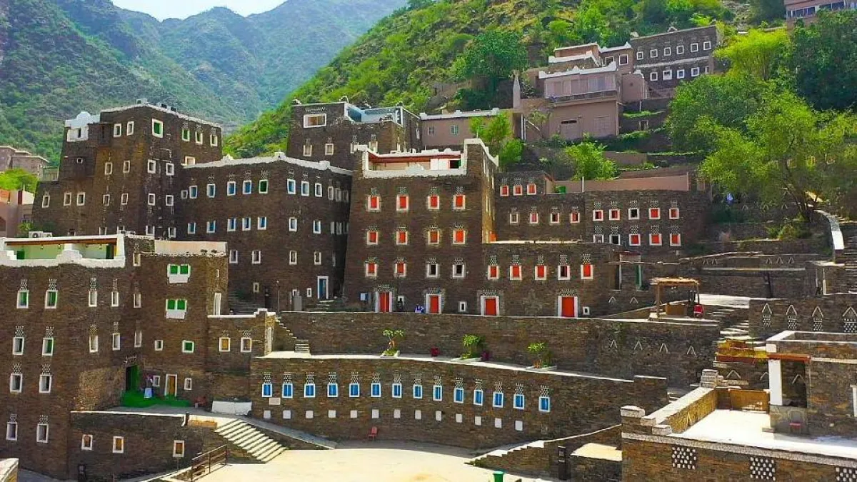 رجال ألمع في عسير (الصورة من موقع واس)