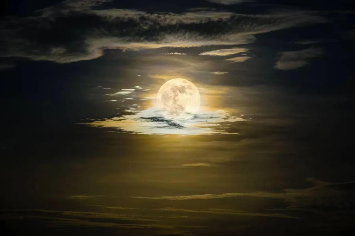 صوة لاكتمال القمر