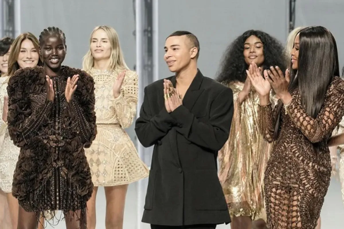 الصورة  من حساب fashion to max russia على انستغرام 