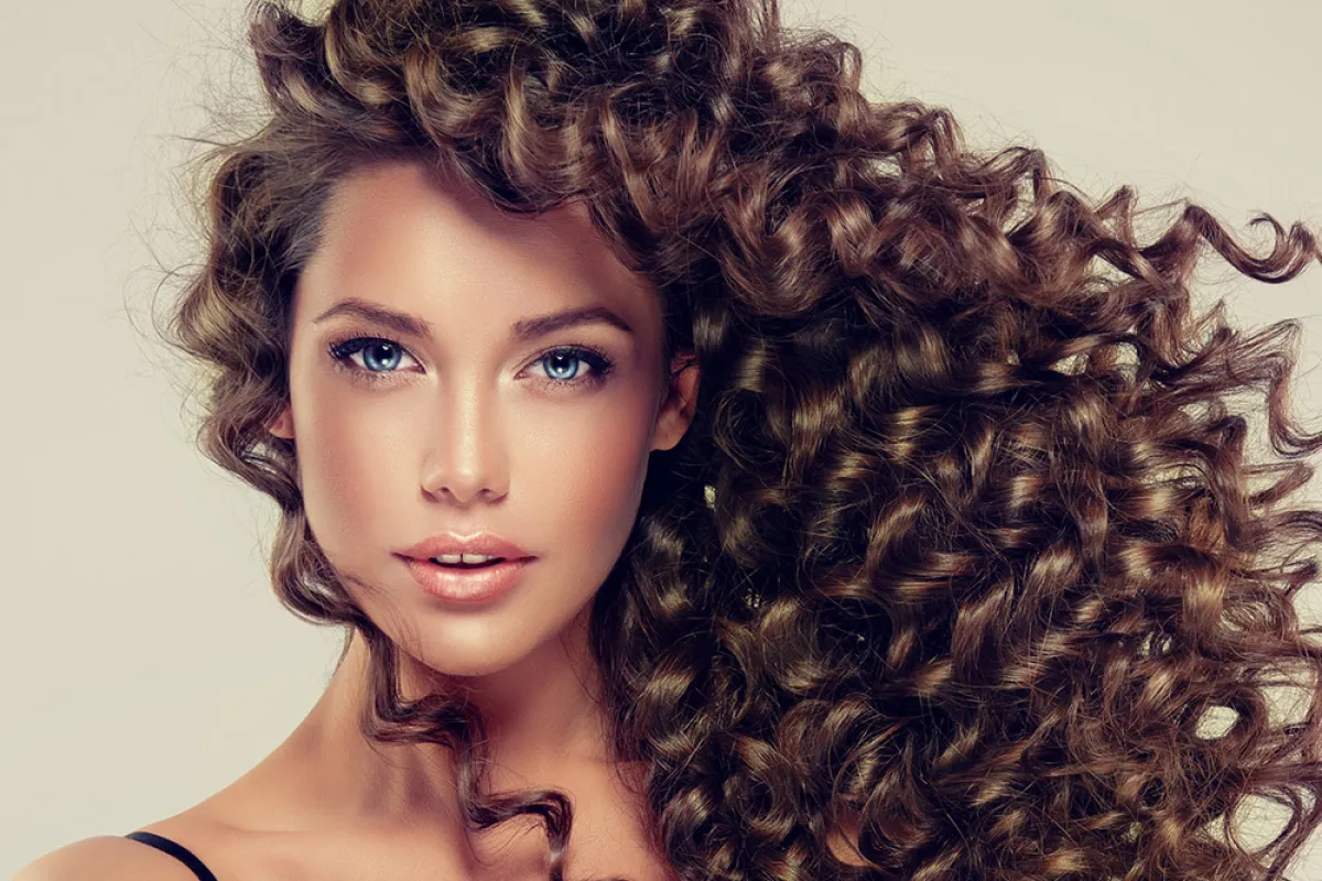  طرق العناية الصحيحة بالشعر المجعد