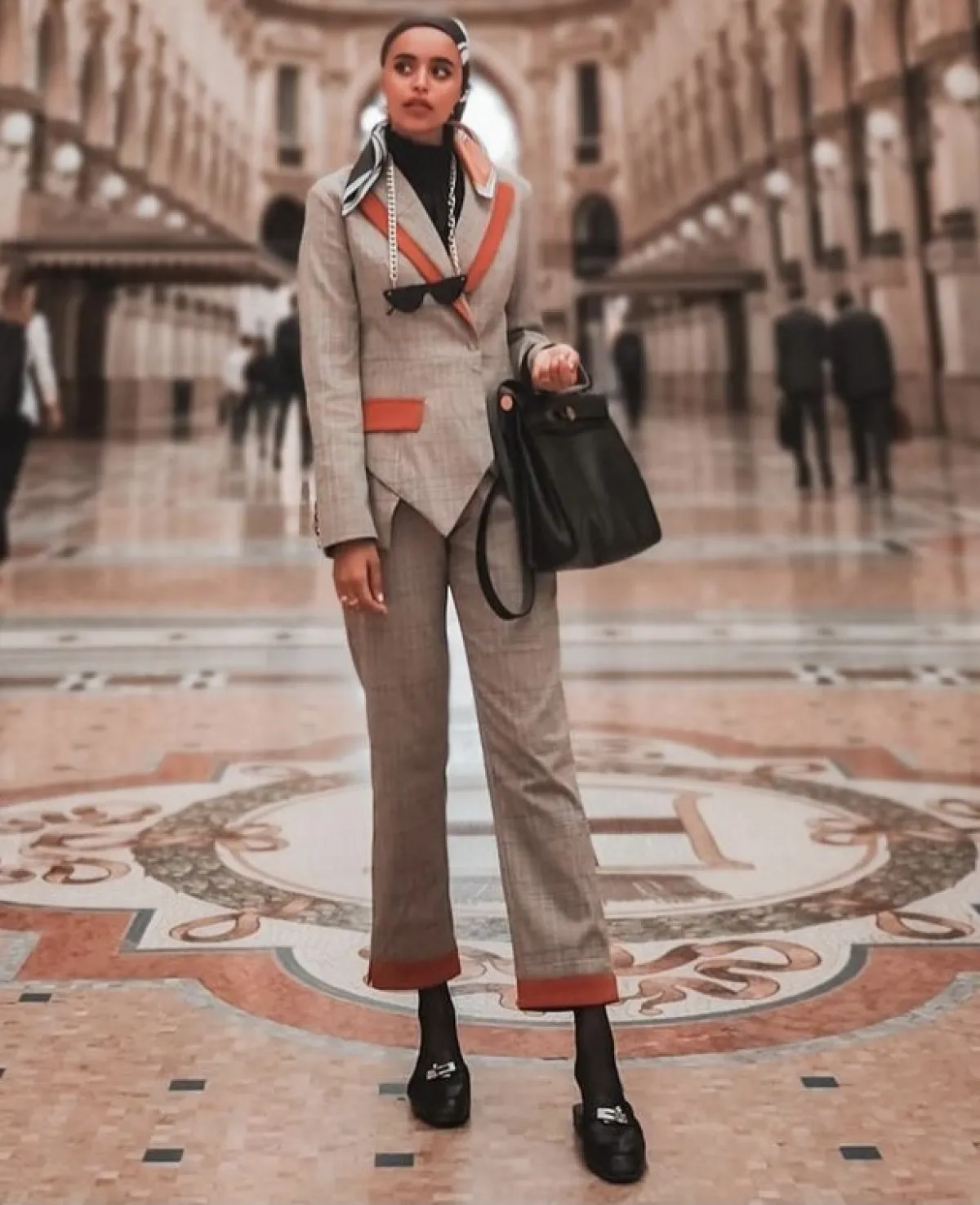 البدلة الرسمية للخريف بأسلوب لولوة الخطاف -الصورة من حسابها على الانستغرام