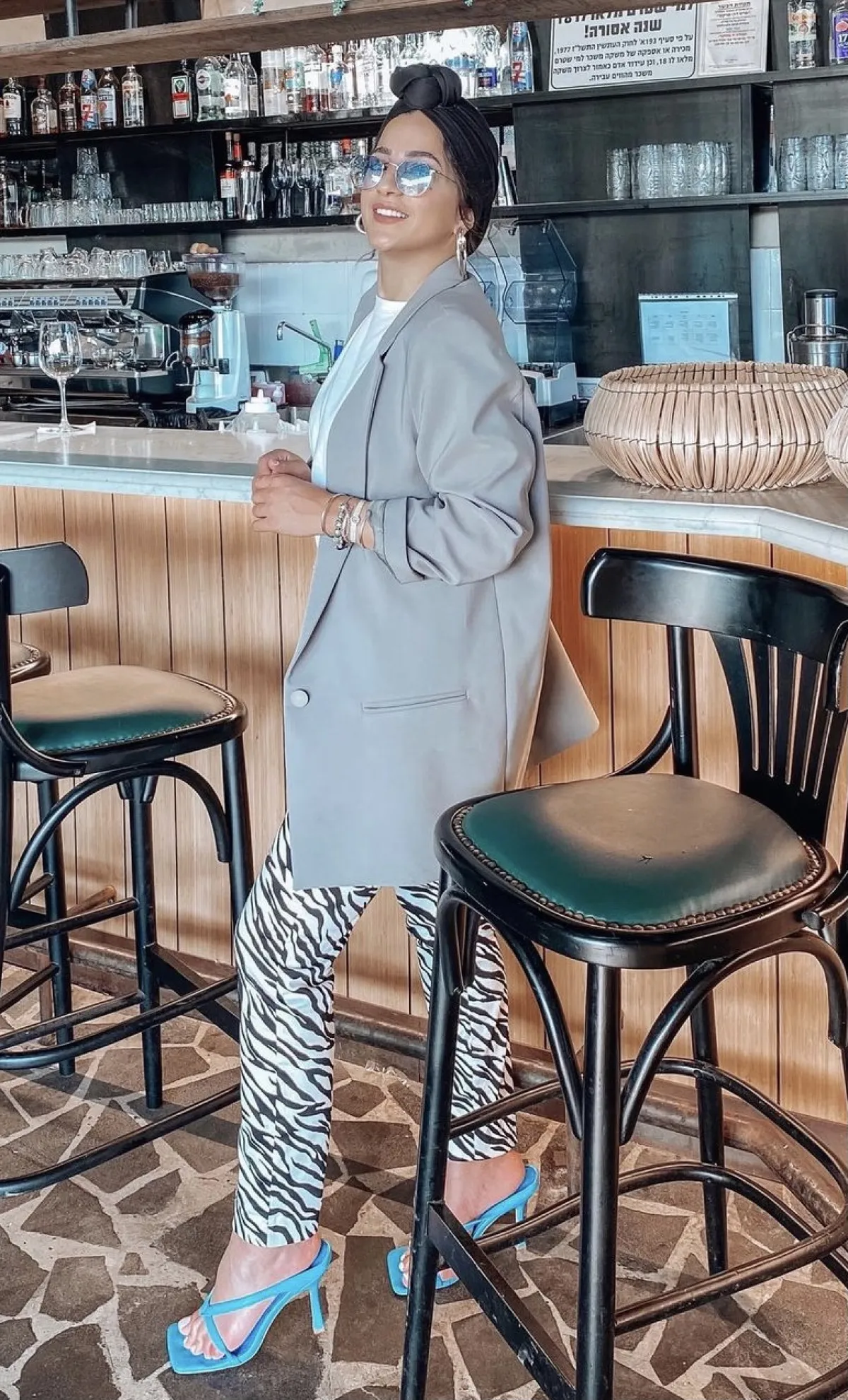 ميسم الفيصل ببنطلون بطبعات الحمار الوحشي -الصورة من حسابها على الانستغرام