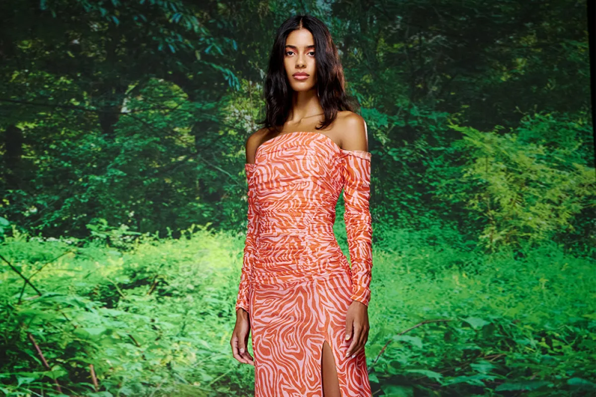 موديلات فساتين أوف شولدر 