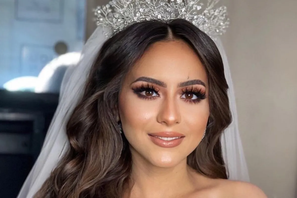 رسمات عيون جريئة لعروس 2021  - الصورة من صفحة خبيرة التجميل علياء درويش على إنستغرام