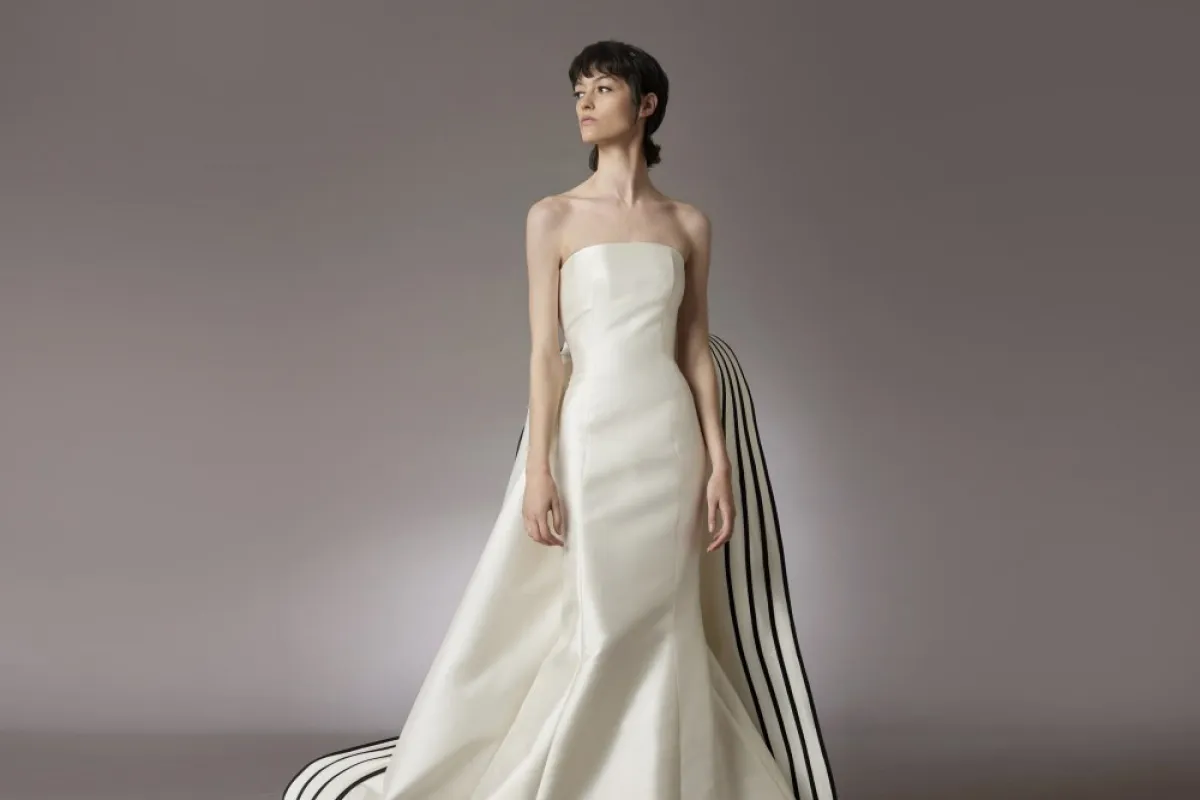 لعروس الموسم فساتين زفاف بتنورة إضافية 2022