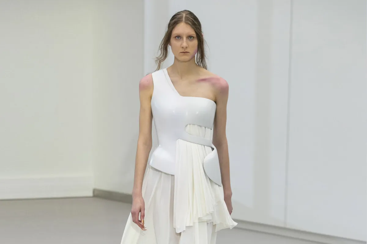 الفستان الأبيض في الشتاء