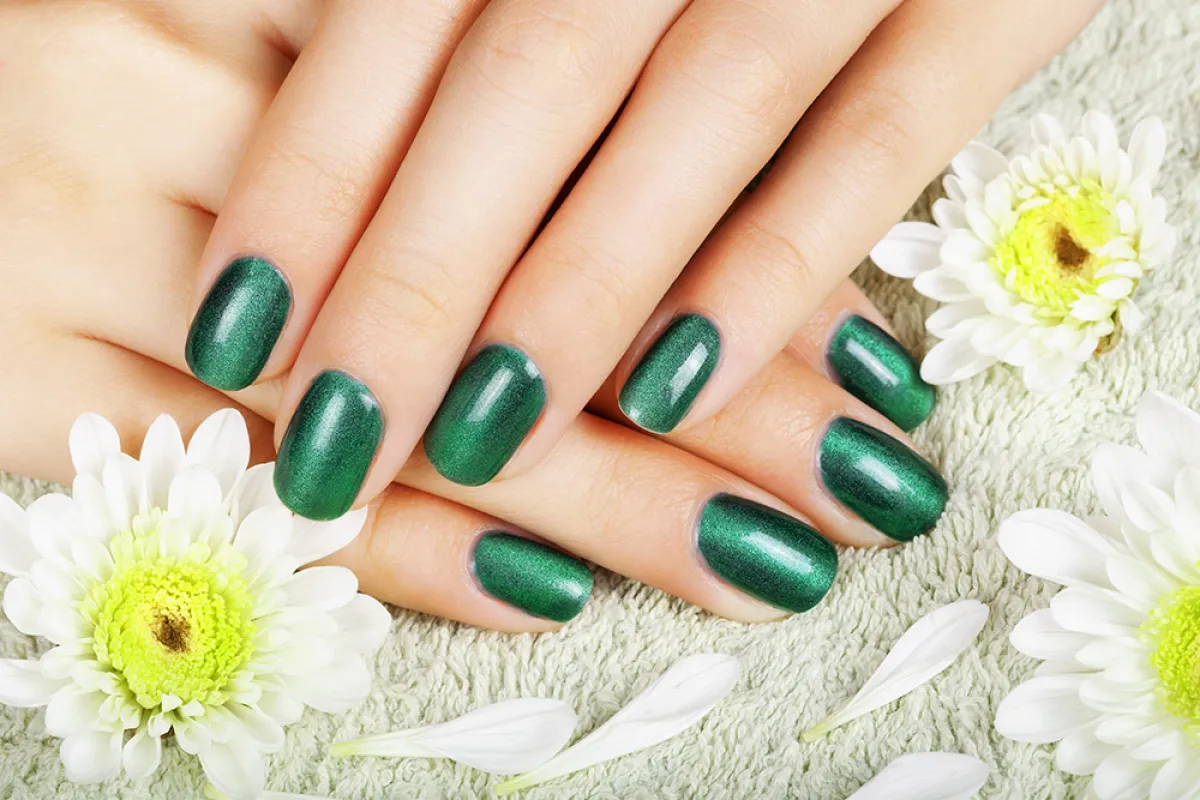 مناكير أخضر