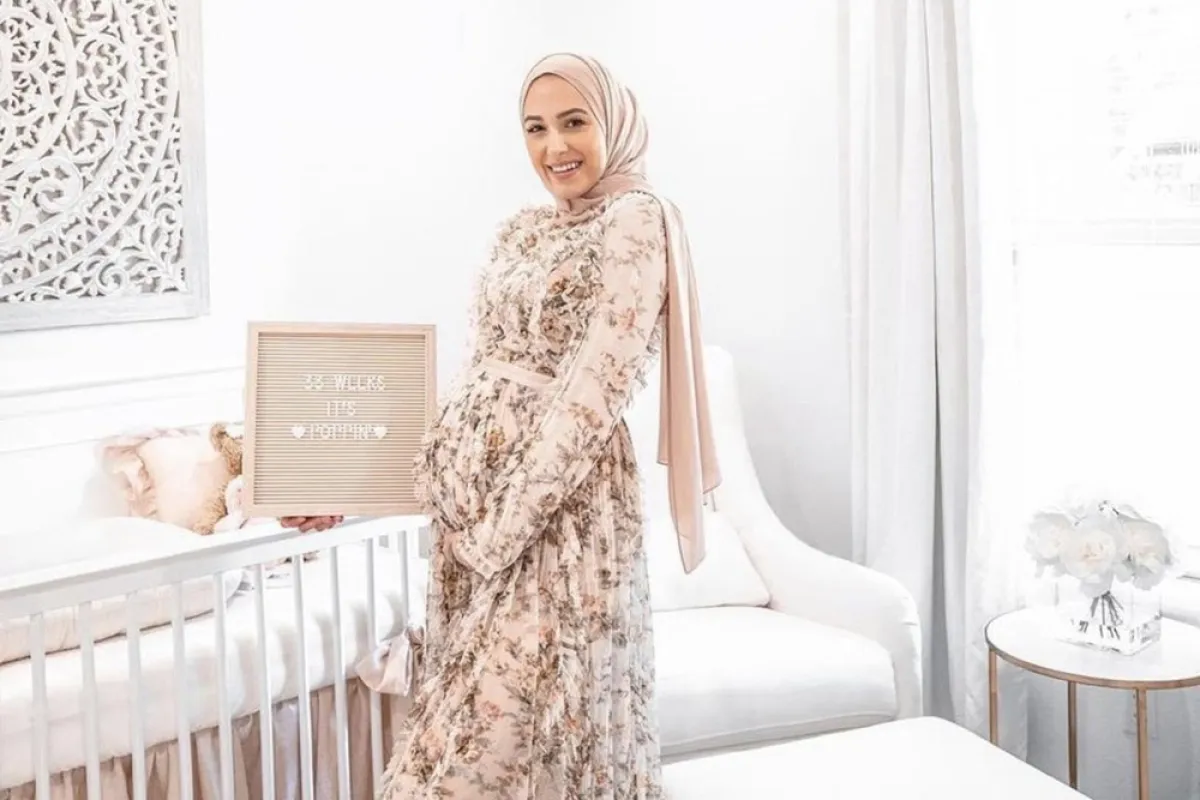  لينا صنوبر بالفستان المطبع -الصورة من حسابها على الانستغرام