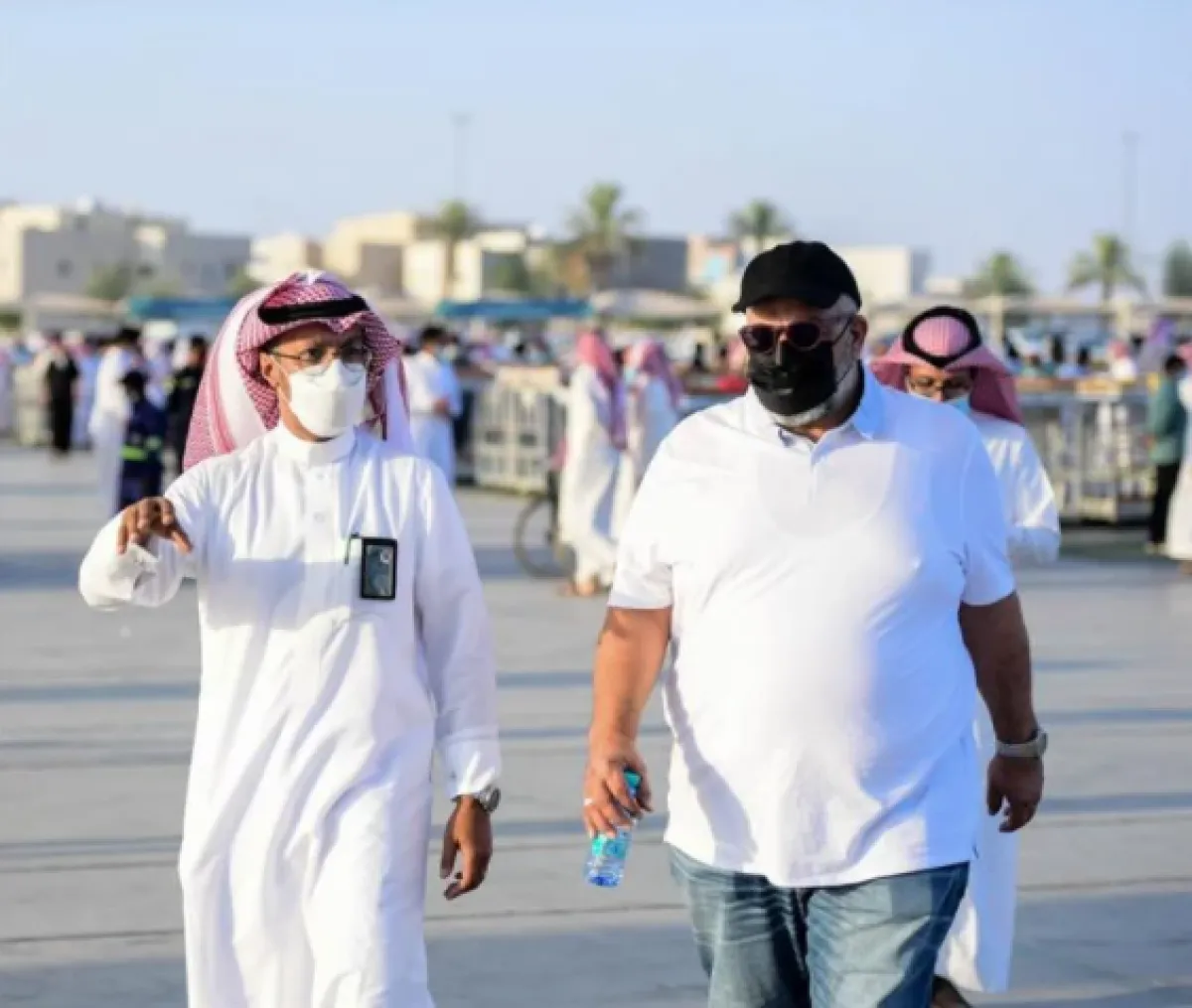 بيومي فؤاد يزور موسم عنيزة للتمور بالسعودية- الصورة من صفحة الملتقى الإعلامي لموسم عنيزة على تويتر