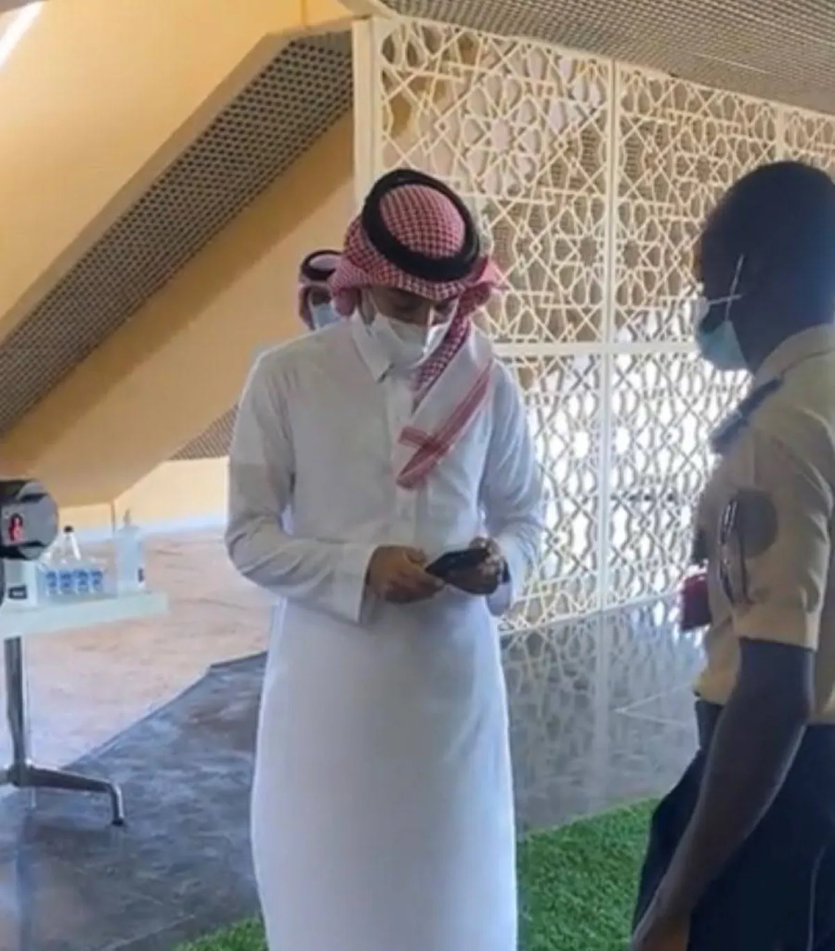 وزير الرياضة يبرز توكلنا