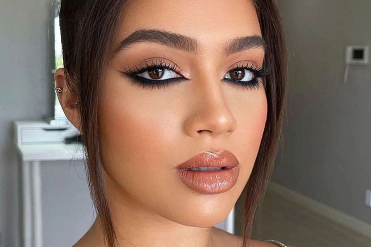 الأيلاينر المسحوب بالمقلوب