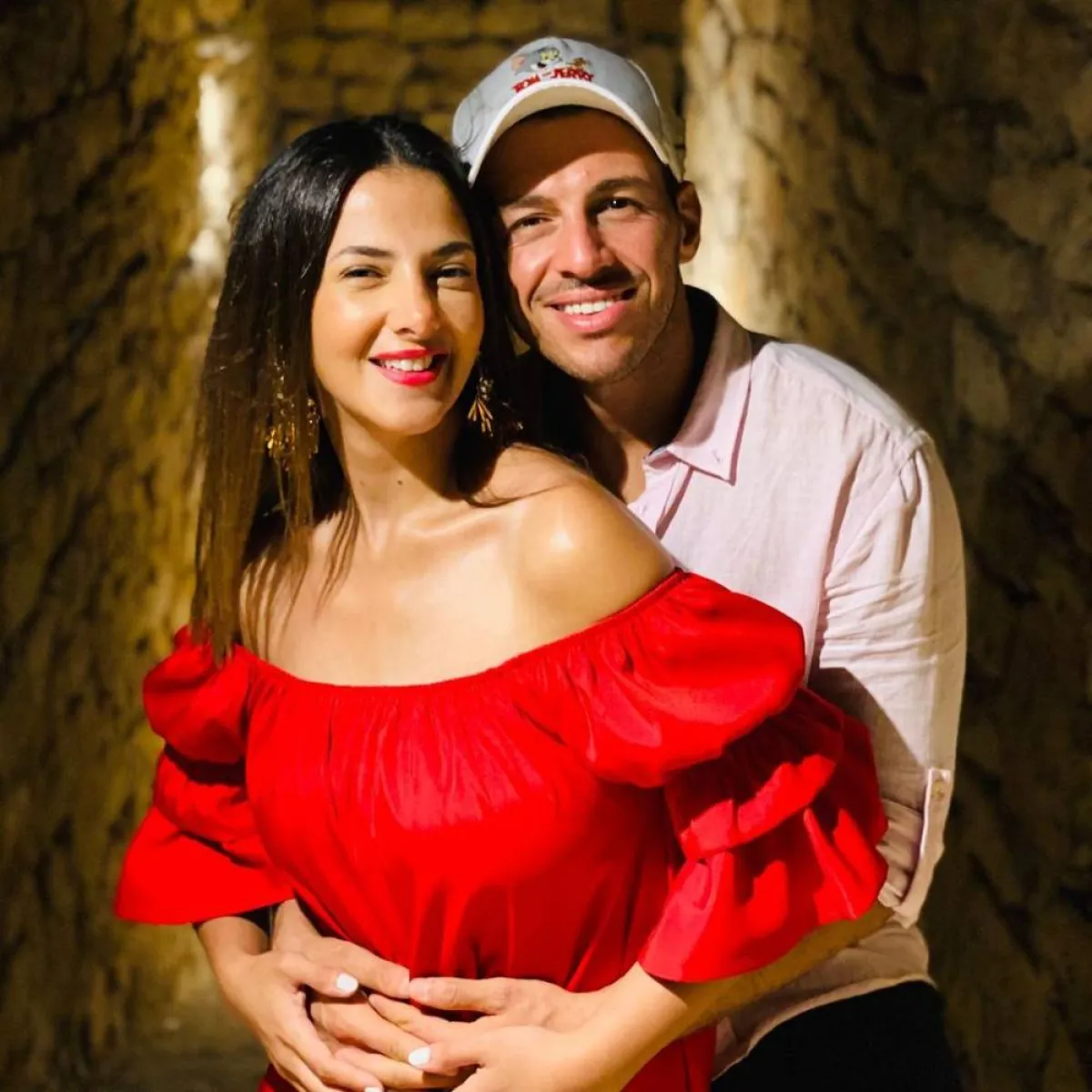 دنيا ورامي رضوان.. الصورة من حساب دنيا على انستقرام