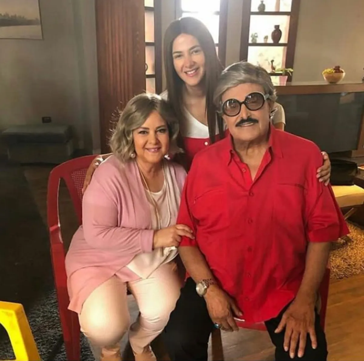 دنيا برفقة ةالديها دلال وسمير - الصورة من حسابها على انستقرام