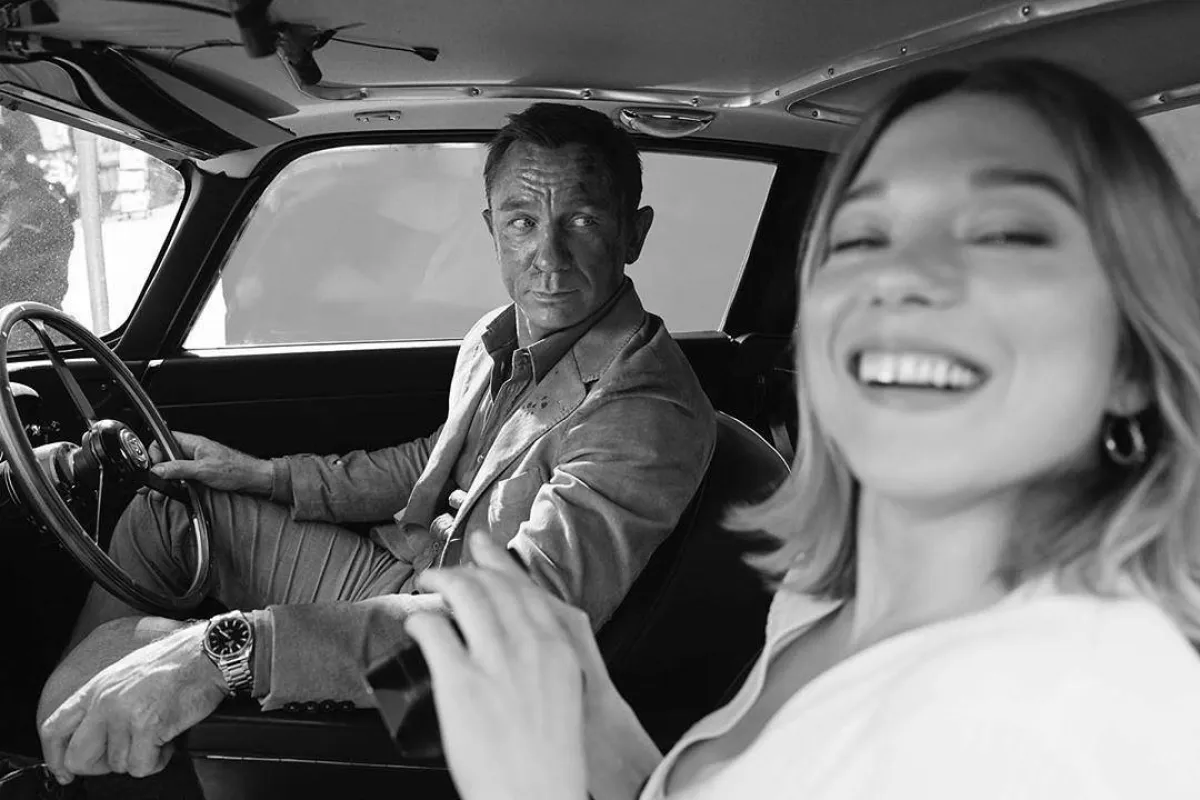 دانيال كريج وزميلته في سلسلة جيمس بوند