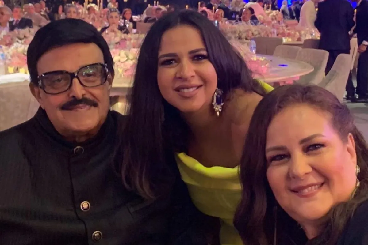 إيمي سمير غانم تتوسط والديها - الصورة من حسابها على إنستغرام