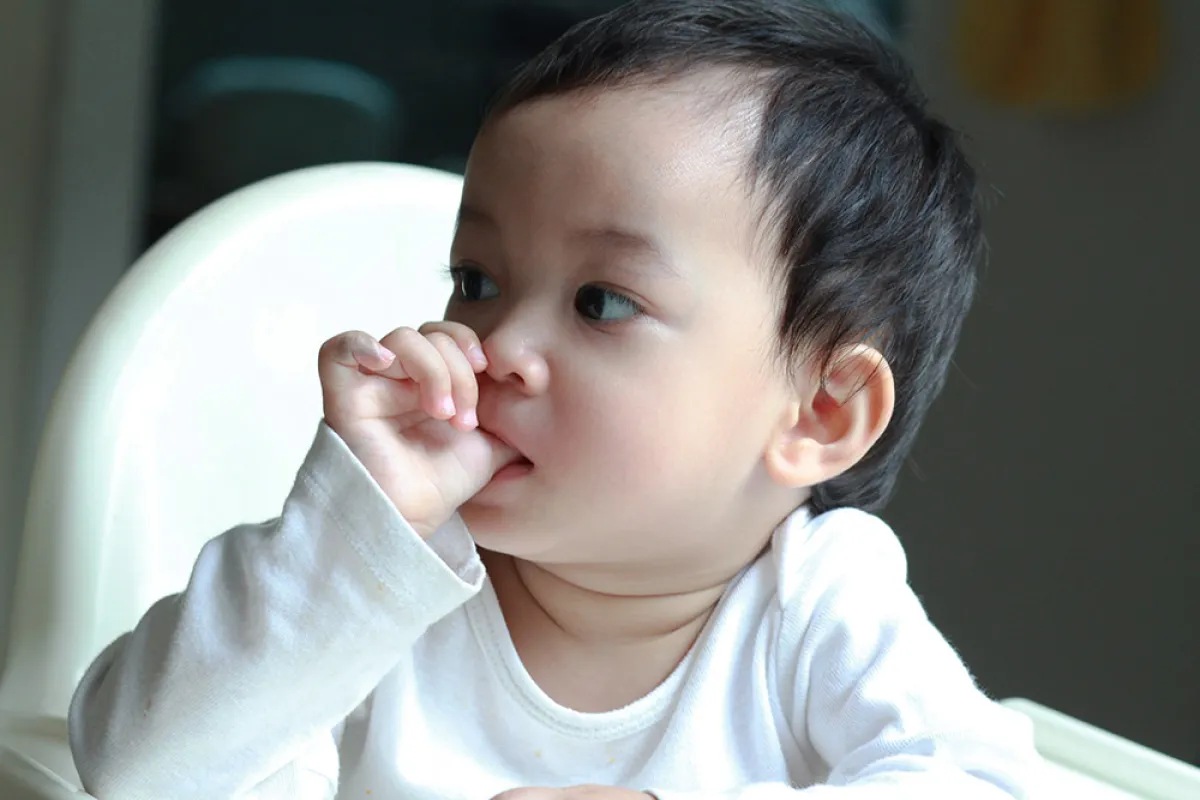 عادة وضع الإصبع في الفم عند الأطفال 