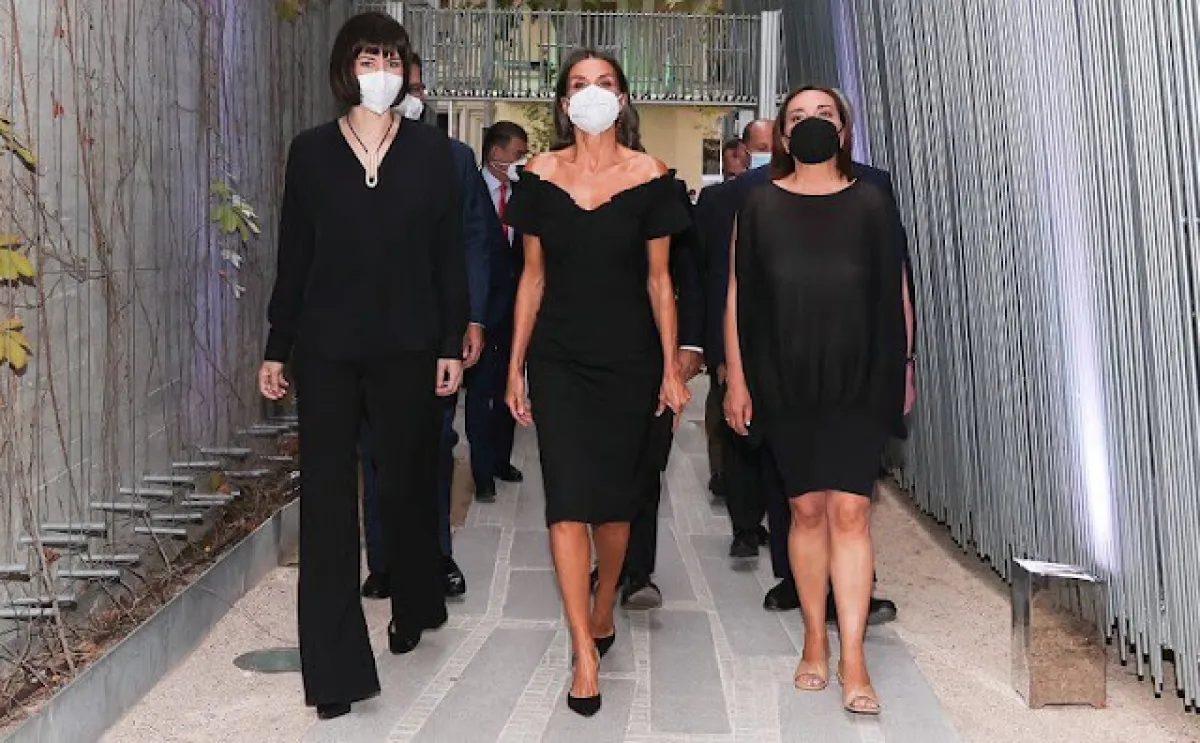 الملكة ليتيزيا أثناء دخولها الحفل- الصورة من موقع New my royals