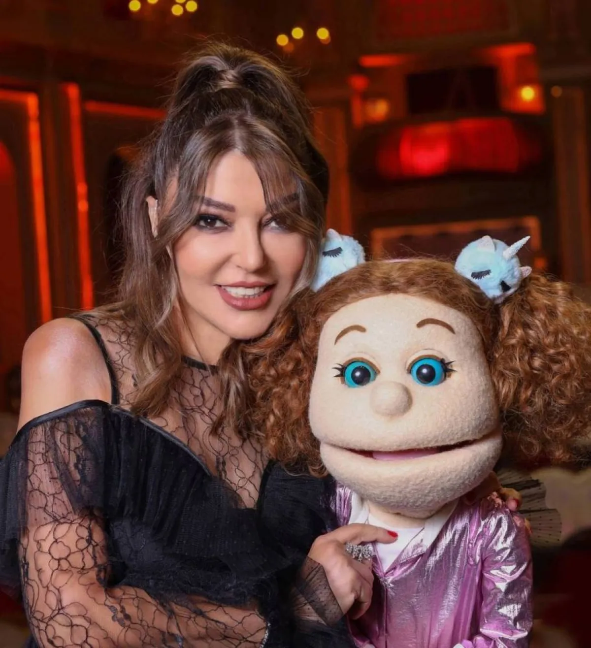 سميرة سعيد والدمية كارو... الصورة من حسابها على انستغرام