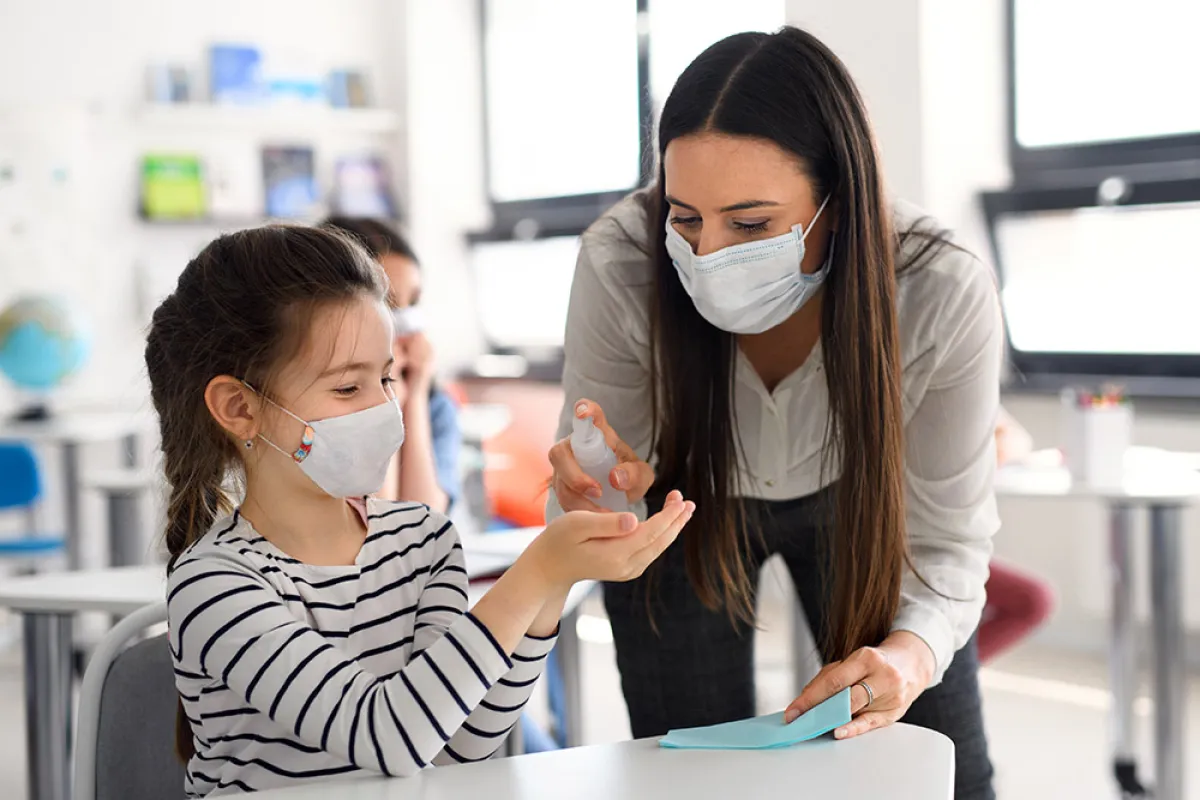 تجنب الأطفال التأثيرات الضارة لمعقمات اليدين