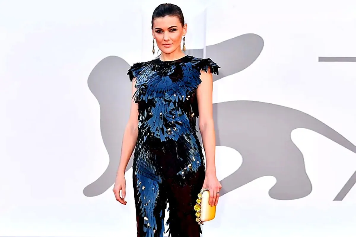 النجمة مارتا نيتو-الصورة من موقع ريد كاربت فاشون أواردز الإلكتروني 