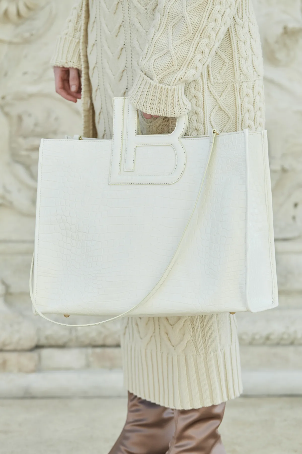 إكسسوارات باللون الأبيض