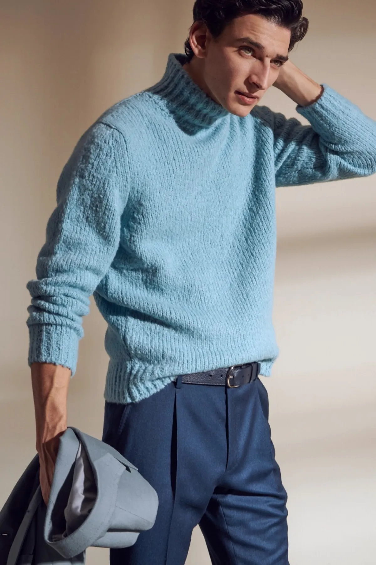  طقم باللون الأزرق من بريوني Brioni