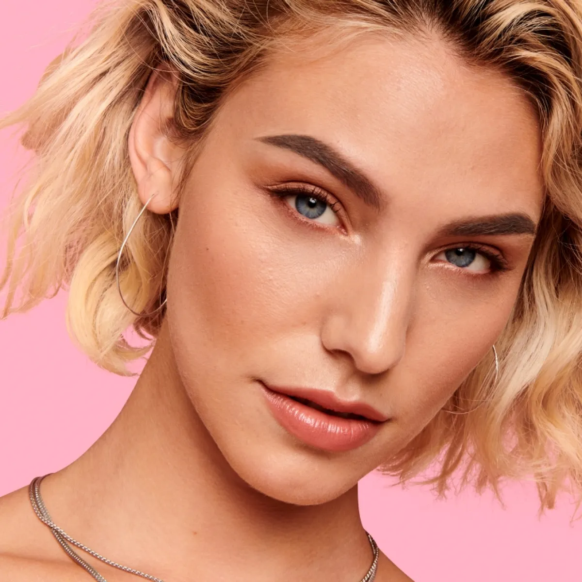 POWmade مرهم للحواجب مركّز بالأصباغ  من بنفت كوزمتكس