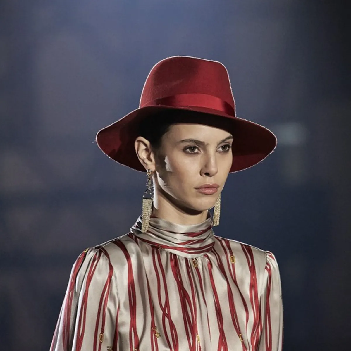 تعرّفي إلى صيحات القبّعات لخريف وشتاء 2021-2022