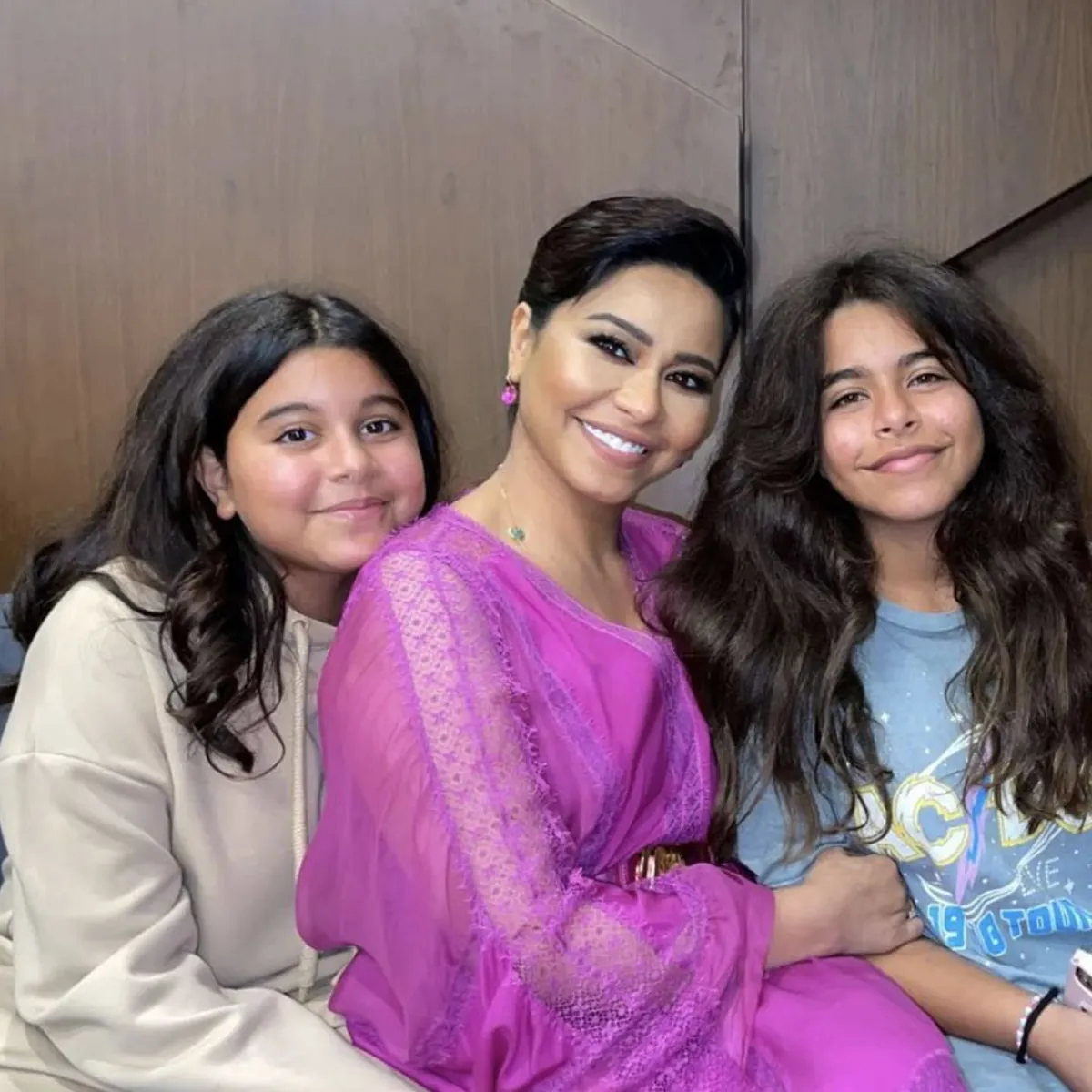 شيرين عبد الوهاب وابنتيها - الصورة من حساب فانز شيرين على إنستقرام