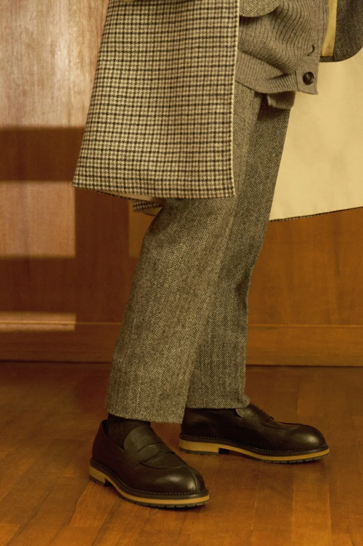 حذاء باللون البُني من ماركة Tod S