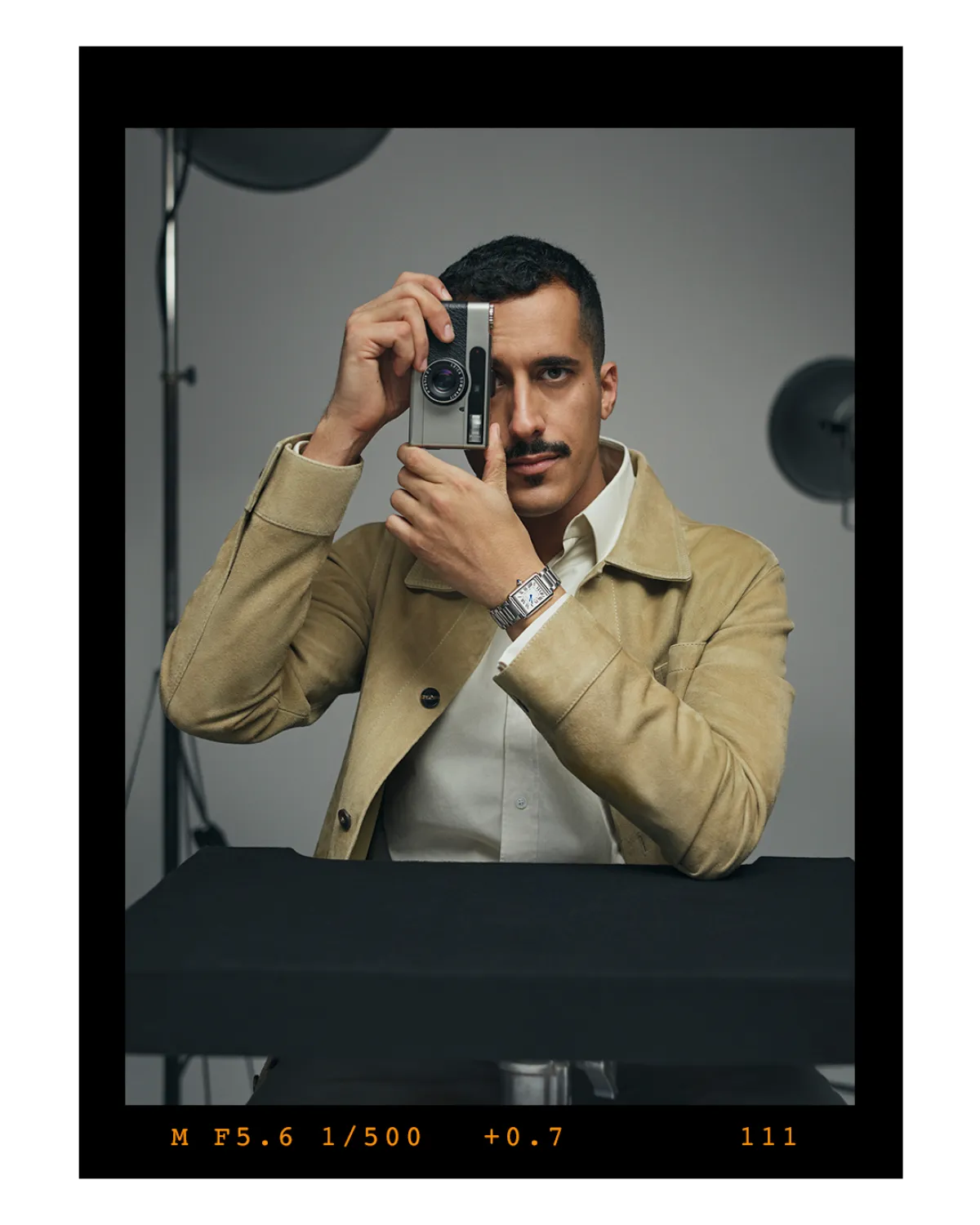 معاذ العوفي الوجه الإبداعي الأنيق والجديد لساعة "تانك TANK" من كارتييه في الشرق الأوسط