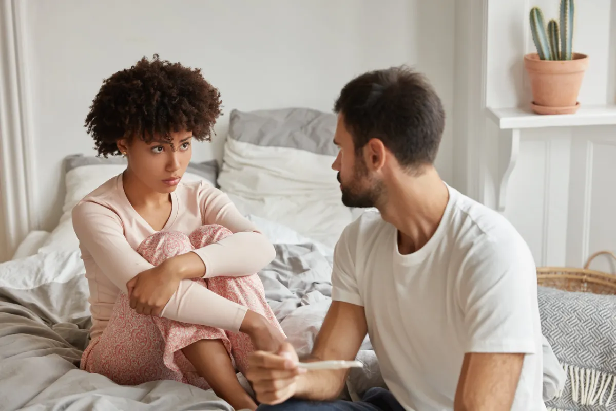 هل تشعرين بالحمل ولكن الاختبارات تظهر سلبية؟ 5 أسباب محتملة وراء ذلك