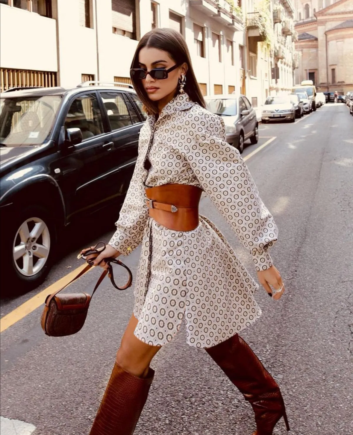 كاميلا كويلو بإطلالة من إيترو