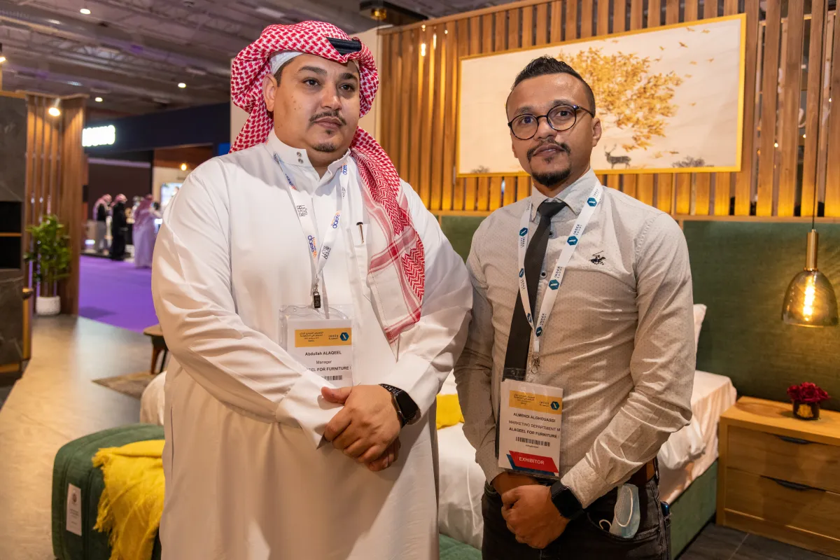 المهدي الغواصي وعبدالله العقيل من مصنع العقيل للاثاث