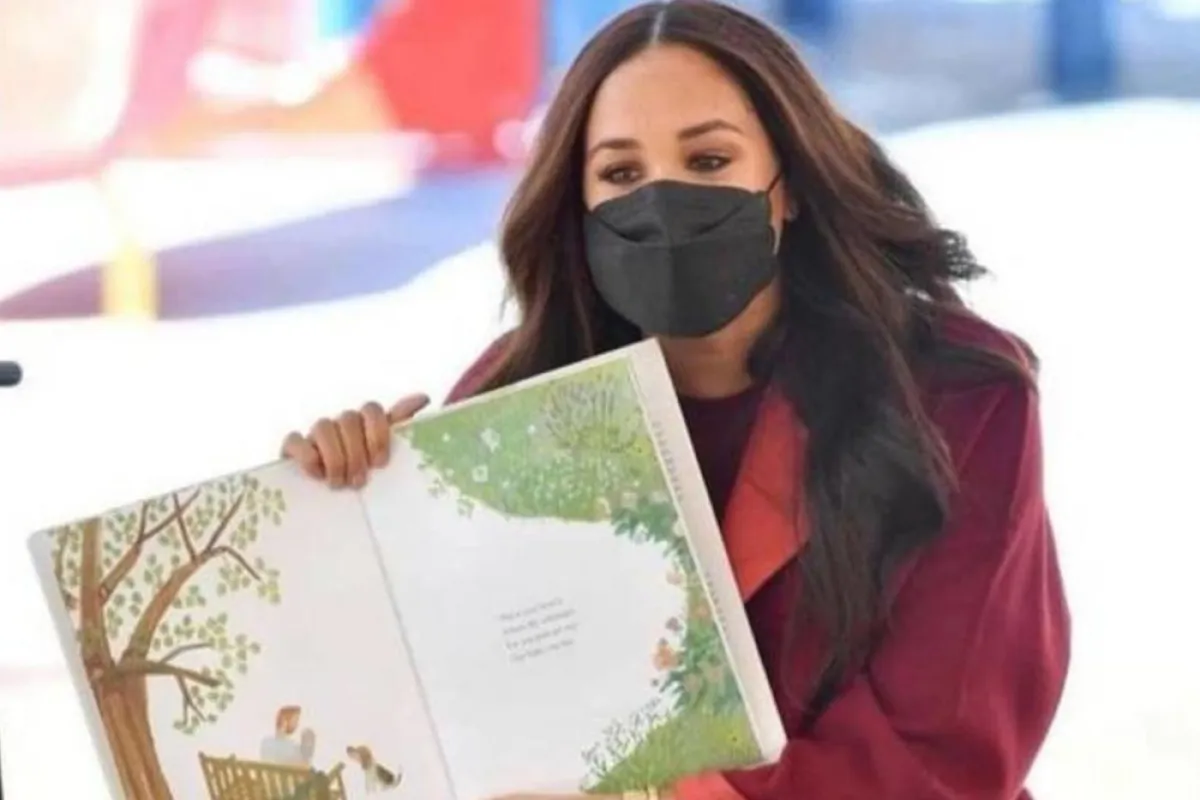 ميغان ماركل تقرأ كتابها The Bench لتلاميذ مدرسة هارلم مع الأمير هاري