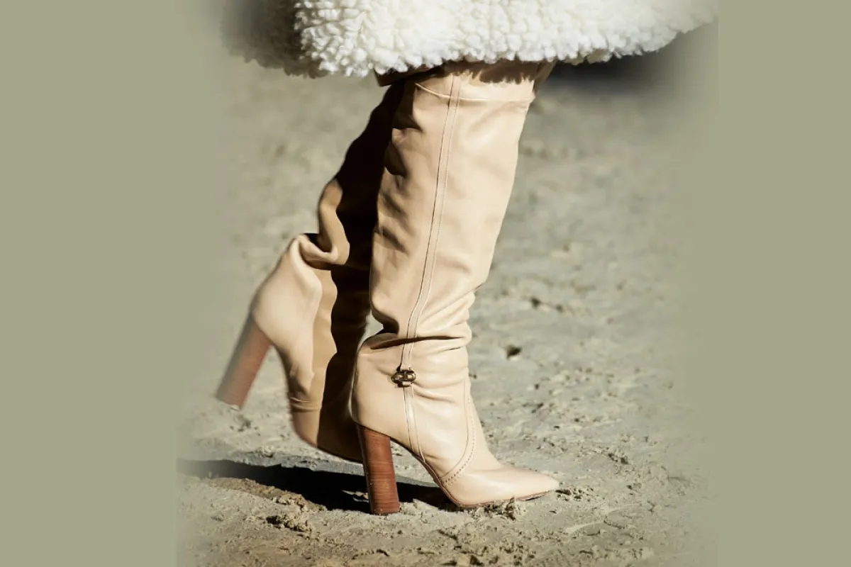  حذاء جلد من علامة  Elisabetta  Franchi